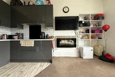 2 bed flat, 15 Woodland Terrace,, Greenbank, Plymouth, PL48NL - Image 2